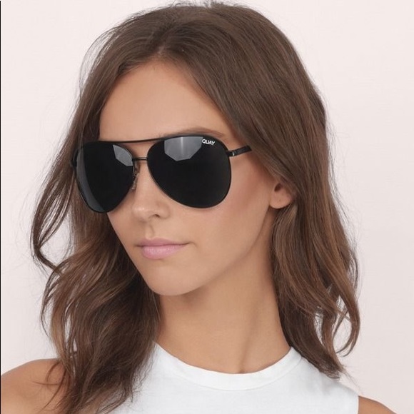 Quay Australia Accessories - Quay Australia Vivienne Aviator Black/Smoke Sunglasses with Bag